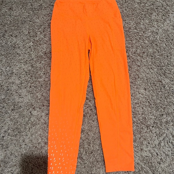 Oiselle Firecracker Reflective 3/4 Tights - Picture 2 of 11